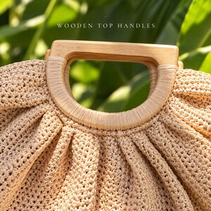 Beige Raffia Crochet Shell Bag: Handmade Top Handle Purse with Wooden Handles image 6