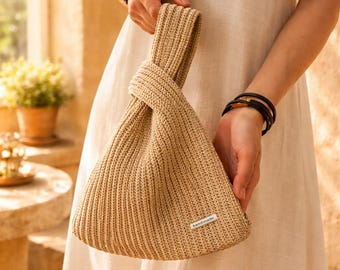 Bolso de ganchillo con nudo japonés: monedero de pulsera color beige y dorado con lúrex.