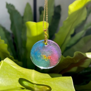 Pastel Unicorn Resin Necklace – Handmade Fantasy Jewelry with Glitter Glow – Magical Round Pendant Gift for Girls, Teens & Fairycore Lovers