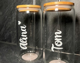Personalisiertes Trinkglas mit Strohhalm & Holzdeckel | Name + Herz | Glas für Eiskaffee, Limonade | Geschenk Geburtstag, Muttertag, Einzug