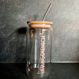 Personalisiertes Trinkglas mit Strohhalm & Holzdeckel Name Herz Glas für Eiskaffee, Limonade Geschenk Geburtstag, Muttertag, Einzug 2