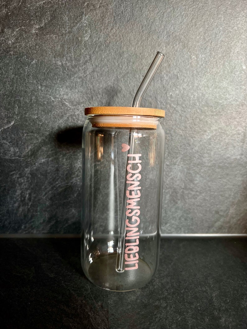 Personalisiertes Trinkglas mit Strohhalm & Holzdeckel Name Herz Glas für Eiskaffee, Limonade Geschenk Geburtstag, Muttertag, Einzug 2