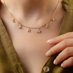 Collar con nombre personalizado, Collar de oro personalizado para mamá, Colgante con letra pavimentada, Joyería hecha a mano, Amuletos brillantes, Regalos de cumpleaños para ella