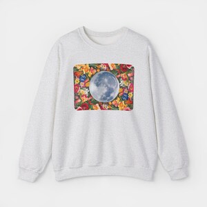 Moon and Flowers Sweatshirt, Astronomy Lover Gift, Floral Sweatshirt, Celestial Sweater, Unisex Pullover, Moon Graphic Jumper, Nature Lover