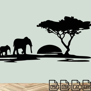 Può includere: Silhouette nera di tre elefanti che camminano verso un tramonto dietro un albero. L'immagine è un download digitale per progetti di artigianato.