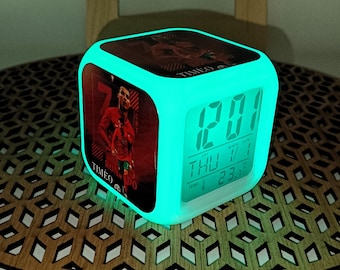 Réveil lumineux multicolores RONALDO avec prénom personnalisé, horloge enfant football, CR7 maillot du Portugal