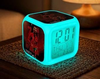 Réveil lumineux multicolores RONALDO avec prénom personnalisé, horloge enfant football, CR7 maillot du Portugal