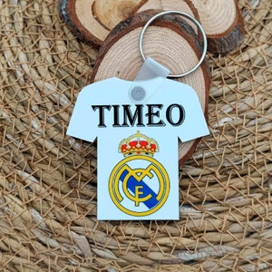 Real Madrid football shirt keychain with personalized first name in wood on both sides