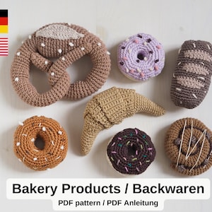 Op de afbeelding: Een verzameling gehaakte bakkerijproducten, waaronder een pretzel, donuts, een croissant en een koekje. De items zijn in tinten bruin, beige en paars. De tekst "Bakery Products" is zichtbaar onderaan de afbeelding.