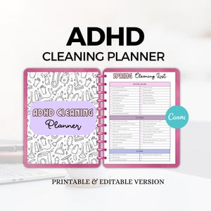 Könnte beinhalten: Ein pinkfarbener Spiralplaner mit dem Text "ADHD CLEANING PLANNER" in Schwarz. Die linke Seite zeigt Reinigungs-Doodles und den Text "ADHD CLEANING Planner". Die rechte Seite ist eine "SPRING Cleaning List". Unten steht "PRINTABLE & EDITABLE VERSION".