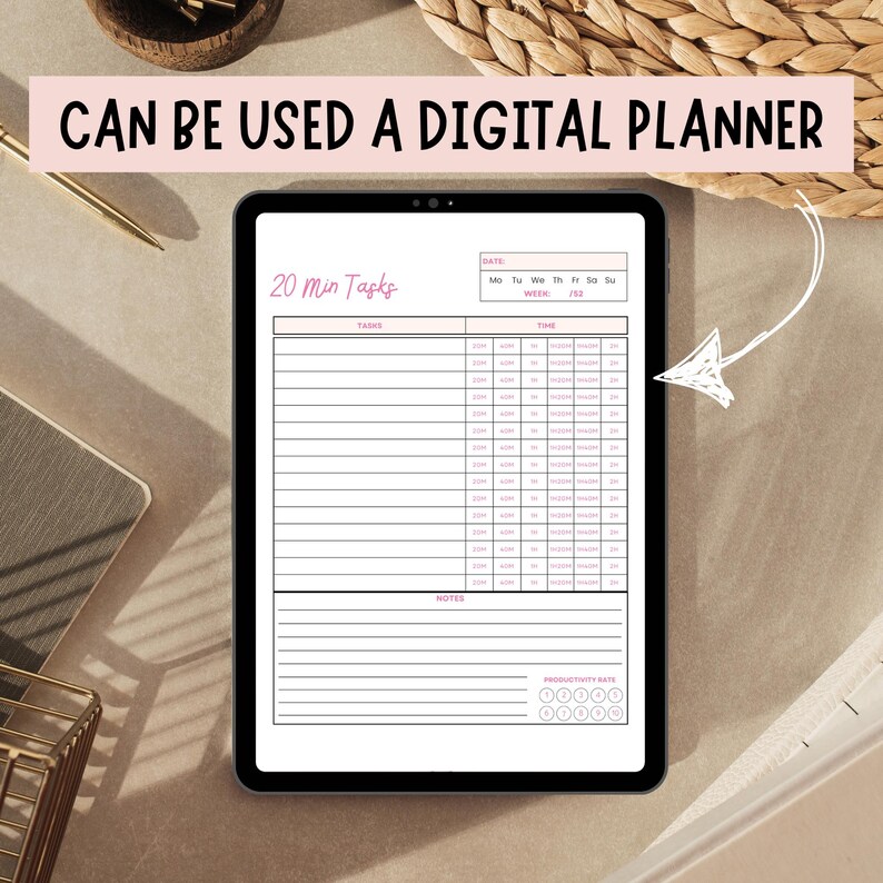Peut inclure: Une tablette affiche un planificateur num&eacute;rique avec un en-t&ecirc;te rose indiquant "20 min Tasks". Il comprend des sections pour les t&acirc;ches, le temps, les notes et un taux de productivit&eacute;. Le texte "CAN BE USED A DIGITAL PLANNER" est en haut.