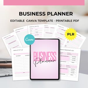 Può includere: Un modello di business planner rosa e bianco con le parole "BUSINESS PLANNER" in grandi lettere rosa. L'immagine include diverse pagine con suggerimenti e un tablet con le parole "BUSINESS Plannen". Il modello è modificabile in Canva e stampabile in PDF.
