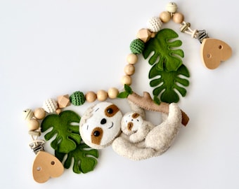 Stroller chain sloth monstera leaf