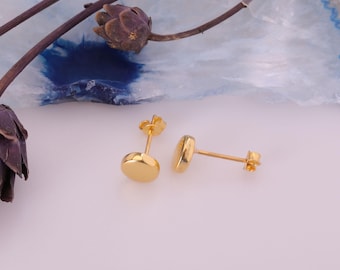 Pendientes minimalistas de oro de 14 quilates con forma de disco, pendientes redondos planos de oro, pendientes delicados para el día a día, joyería minimalista.