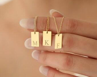 Sierlijke ketting met initiaal: op maat gegraveerde letterhanger