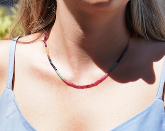 Collana girocollo in argento sterling placcato oro 14 carati con zaffiri naturali multicolore, collana con perline di zaffiri arcobaleno sfaccettati, elegante girocollo di lusso