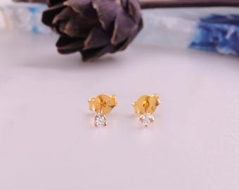 14K guldpläterade 925 sterlingsilverörhängen med CZ, små solitärörhängen, minimalistiska guldörhängen, fina vardagsörhängen, present till henne