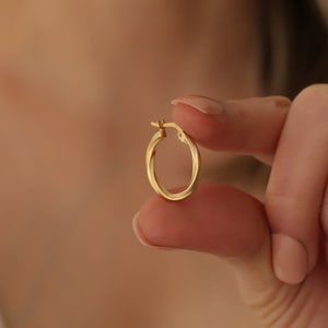 14k Gold Dainty Braided Huggie Hoops, Minimal Twist Hoops, Intertwining Hoop Earrings, Dainty Huggie Hoops Earrings, Mothers Day Gifts