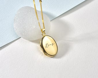 Gepersonaliseerde ovale medaillonketting: 14k gouden medaillon met foto, gegraveerde initiaal