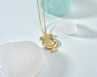 Pendentif Médaille Ancien En Métal Argenté émaillé - Motif Lyre (musique) Art Nouveau - Occasion