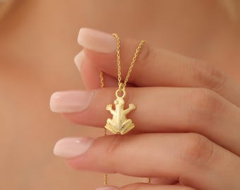Gold Frog Necklace, Minimal Frog Pendant Necklace, Animal Charm Jewelry, Dainty Gold Necklace, Unique Nature Gift