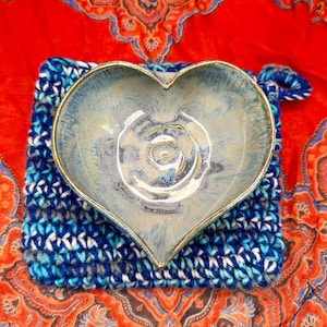 Cuenco de cerámica hecho a mano con forma de corazón, tamaño pequeño, azul océano