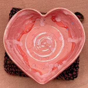 Cuenco de cerámica con forma de corazón hecho a mano, tamaño grande, color rosa bonito
