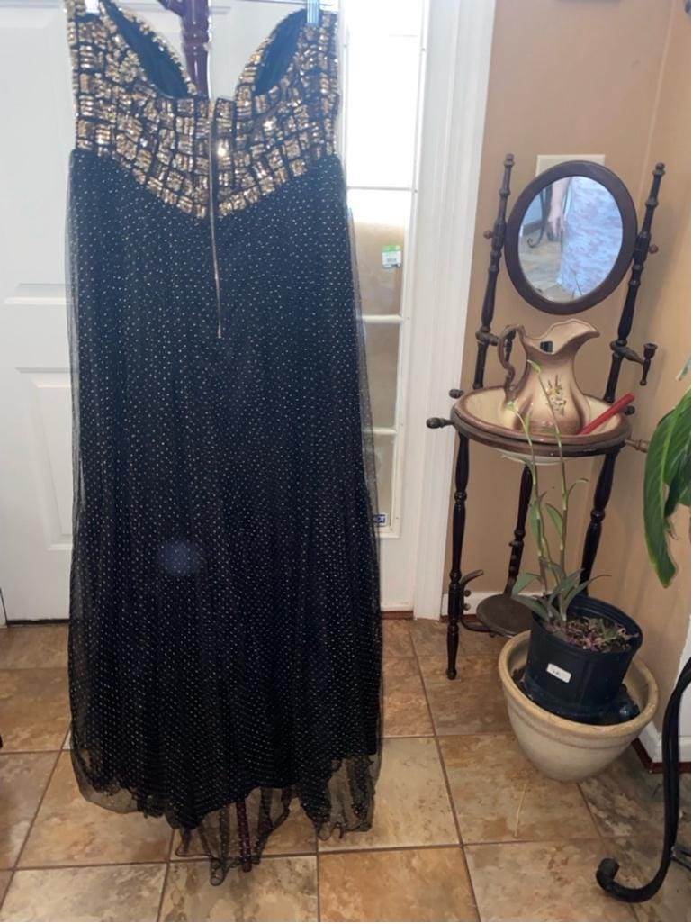Women's Fashion Nova Dress Size 3X Black and Gold