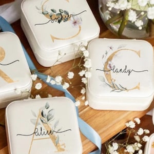 Joyero con nombre y letra personalizado: cajas de viaje para anillos para niñas, propuestas de dama de honor, regalo de cumpleaños