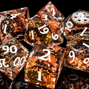 Clockwork Gears Resin DnD Dice Set – 7 Piece Polyhedral RPG Dice with Embedded Metal Gears and Cogs, Steampunk Dice for Dungeons and Dragons