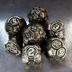 Steampunk Metal DnD Dice Set – 7 Piece Antique Polyhedral RPG Dice with Gears and Cogs – Artificer Dice with Velvet Pouch