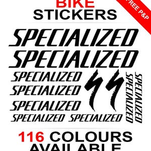 以下が含まれることがあります： 黒と白のSpecialized自転車ステッカーのコレクション。「SPECIALIZED」の文字が複数回繰り返されています。「BIKE STICKERS」と「116 COLOURS AVAILABLE」の文字も表示されています。赤いバナーには「FREE P&P」と書かれています。