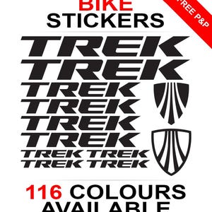 Op de afbeelding: Zwarte fietsstickers met het woord "TREK" herhaaldelijk herhaald, samen met twee schildvormige logo's. De tekst "BIKE STICKERS" staat bovenaan en "116 COLOURS AVAILABLE" onderaan. Een rode banner toont "FREE P&P".