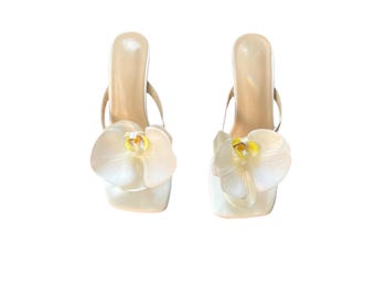 Artemis weiße Orchidee Sandale