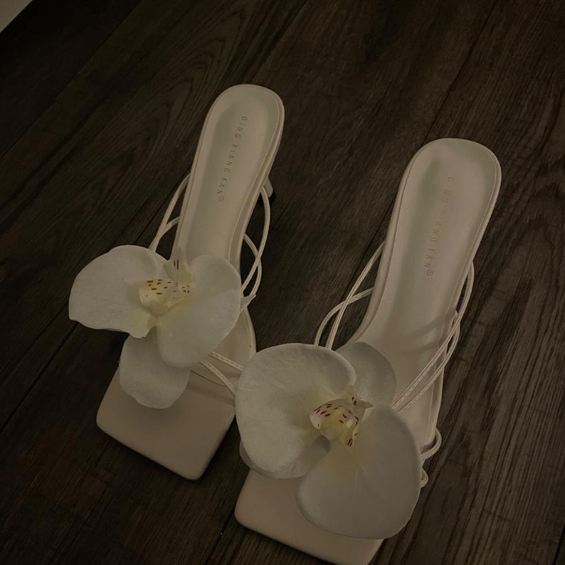 White and yellow handmade orchid flower sandal heels zdjęcie 3