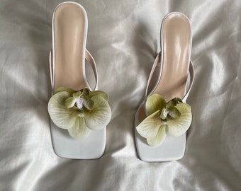 Green orchid colour flower (Thong style shoe option for bigger sizes)