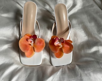 Fleur de couleur orchidée orange (option de chaussures de style string pour les grandes tailles)