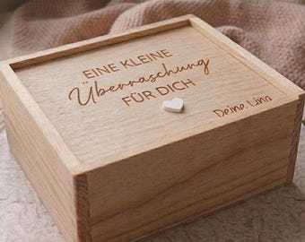 Personalized wooden box with engraving | Gift box with name | Pregnancy announcement | Best man/maid of honor gift | Little surprise