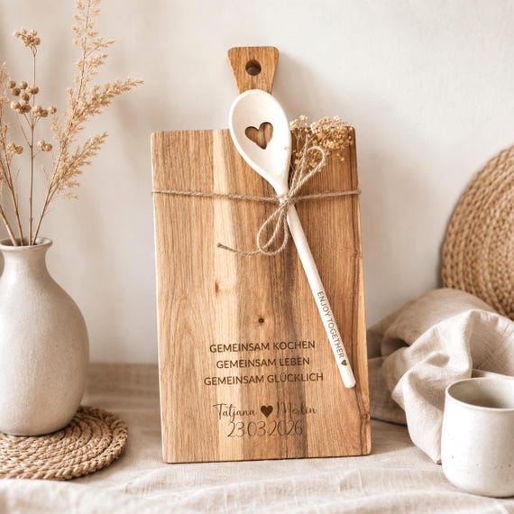 Hochzeitsgeschenk Schneidebrett Vesperbrett Eiche mit Griff & Kochlöffel Personalisiertes Geschenk  Hochzeit, Einzug Pärchen