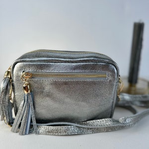 Sac à bandoulière en cuir de vachette brillant
