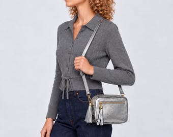 Small women's shoulder bag in iridescent leather, elegant compact bag with zip pocket, chic everyday bag – 20 × 15 cm