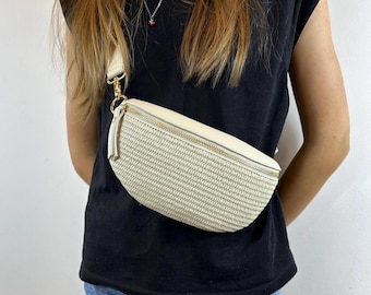 Women's leather and straw fanny pack – Chic summer belt, natural boho shoulder bag