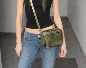 Women's iridescent leather shoulder bag, small, elegant and compact bag with tassel, practical everyday bag – 20 × 15 cm