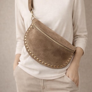 Riñonera de ante 27x16 cm – Bolso bandolera de piel de ante con remaches, bolso bandolera boho chic para mujer