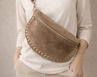 Riñonera de ante 27x16 cm – Bolso bandolera de piel de ante con remaches, bolso bandolera boho chic para mujer