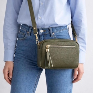 Piccola borsa a tracolla in vera pelle 20x15 cm – Borsa a tracolla compatta da donna con nappa, elegante borsa per tutti i giorni