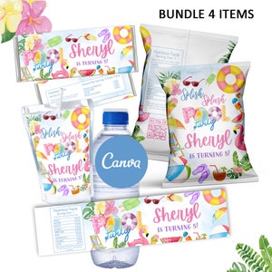 Könnte beinhalten: Ein Satz von vier bedruckbaren Party-Geschenk-Etiketten mit einem rosa Flamingo, einem Pool-Schwimmring und dem Text "Splish Splash Pool Party Sheryl wird 5!" Die Etiketten sind für Wasserflaschen, Saftboxen, Snackbeutel und Schokoladentafeln konzipiert.
