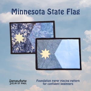 Op de afbeelding: Twee rechthoekige stukken stof die de vlag van de staat Minnesota afbeelden. De vlaggen hebben een lichtblauwe achtergrond, een donkerblauwe driehoek en een gele ster. De tekst "Minnesota State Flag" staat bovenaan. De tekst "Foundation paper piecing pattern for confident beginners" staat onderaan.