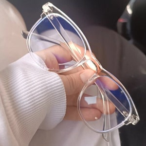 Anti-Blue Light Glasses Transparent Computer Glasses Frame For Women and Men - Protection for Your Eyes!