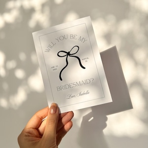 Plantilla de tarjeta de propuesta de dama de honor, ¿Serás mi dama de honor?, Lazo dibujado a mano, Blanco y negro, Invitación minimalista, Canva editable
